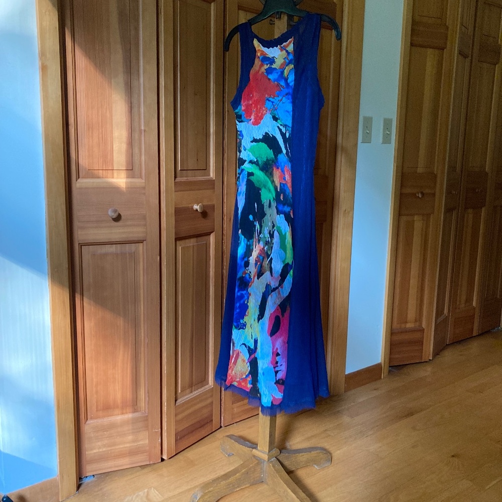 Women sleeveless maxi dress blue/multicolored fully lined size medium.  KOMOROV.